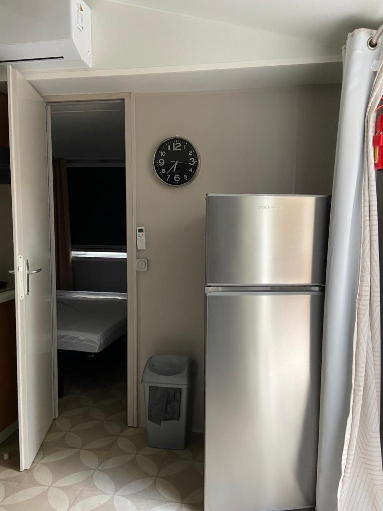 Mobil Home Aventura 6-8 Personnes Tout Confort Сен-Бревен-ле-Пен Екстериор снимка
